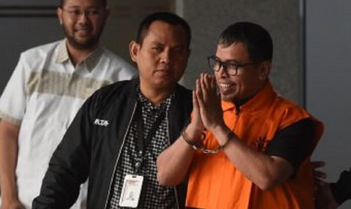 KPK-Tahan-Bupati-bolmong KPK tahan Bupati Bolmut Sirajudin Lasena, sita Rp200 juta dan ungkap gratifikasi Rp11,14 miliar