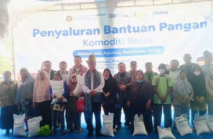 Menteri Pertanian RI Amran Sulaiman, Dirut Bulog RI Letjend Purn TNI Ahmad Rizal Ramdani Bantuan Pangan, Mentan, Amran Sulaiman, Bulog, Pekanbaru, Riau, Ketahanan Pangan, Beras