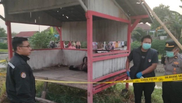 Polisi olah TKP pos ronda terbakar di Demak usai temuan mayat perempuan