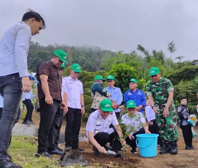 Screenshot-2026-04-15-205535 Wali Kota Tomohon dan Ketua DPD RI tanam pohon di Puncak Pangolombian