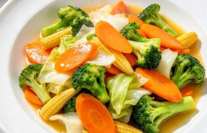 Capcay Capcay sayuran dengan kuah kental gurih, menu sehat dan praktis untuk makan malam keluarga.