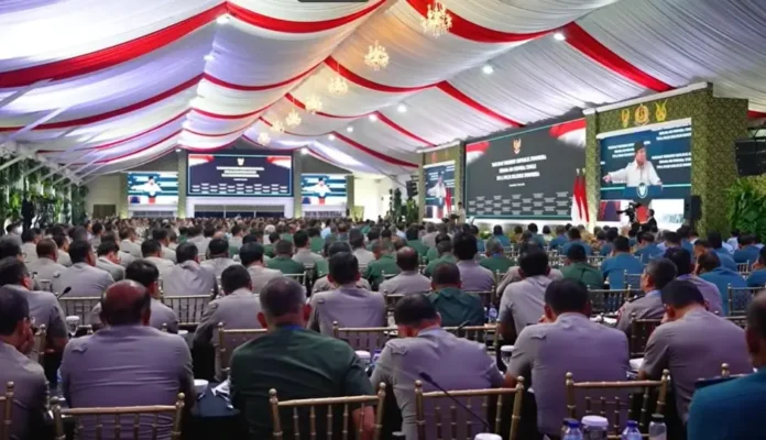 Prabowo Kumpulkan 800 Pati TNI-Polri di Istana Presiden Prabowo beri taklimat kepada 800 Pati TNI-Polri di Istana Kepresidenan