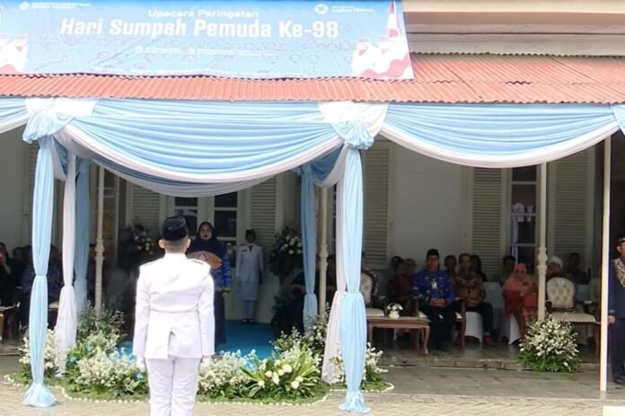 Peringati 98 Tahun Sumpah Pemuda, mahasiswa serukan persatuan tanpa tinggalkan sikap kritis Peringati 98 Tahun Sumpah Pemuda, mahasiswa serukan persatuan tanpa tinggalkan sikap kritis